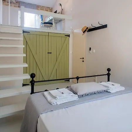Classic Corfiot Town House *